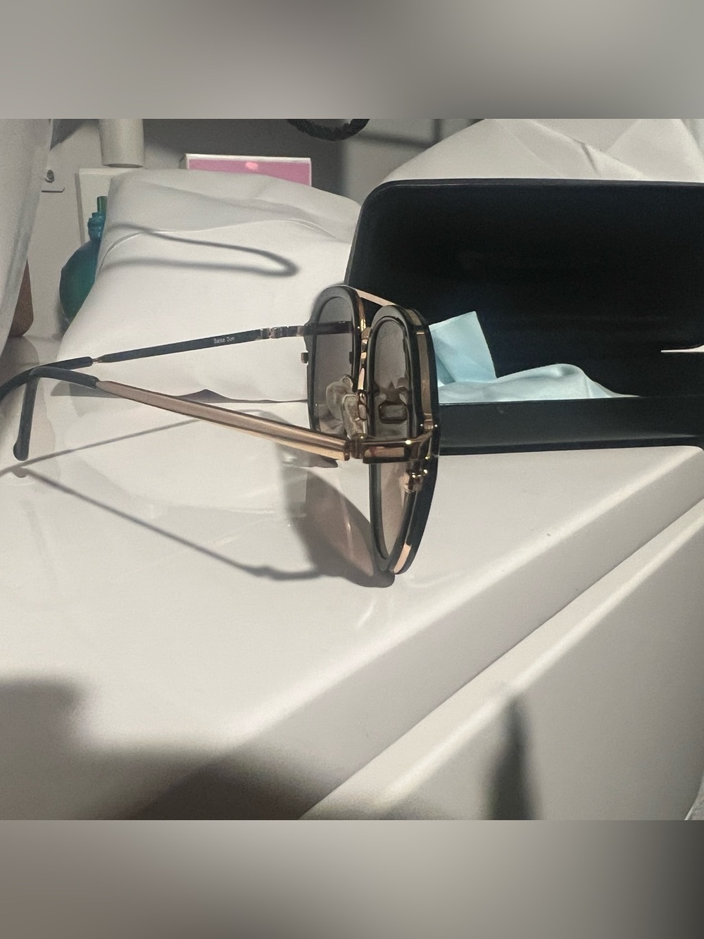 Aviator-Style Women’s Sunglasses in Brown and Gold